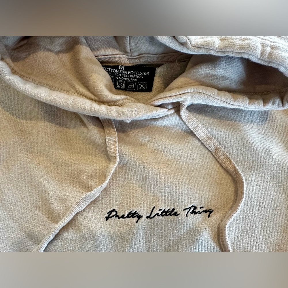 Pretty Little Thing - Picture 2 of 3